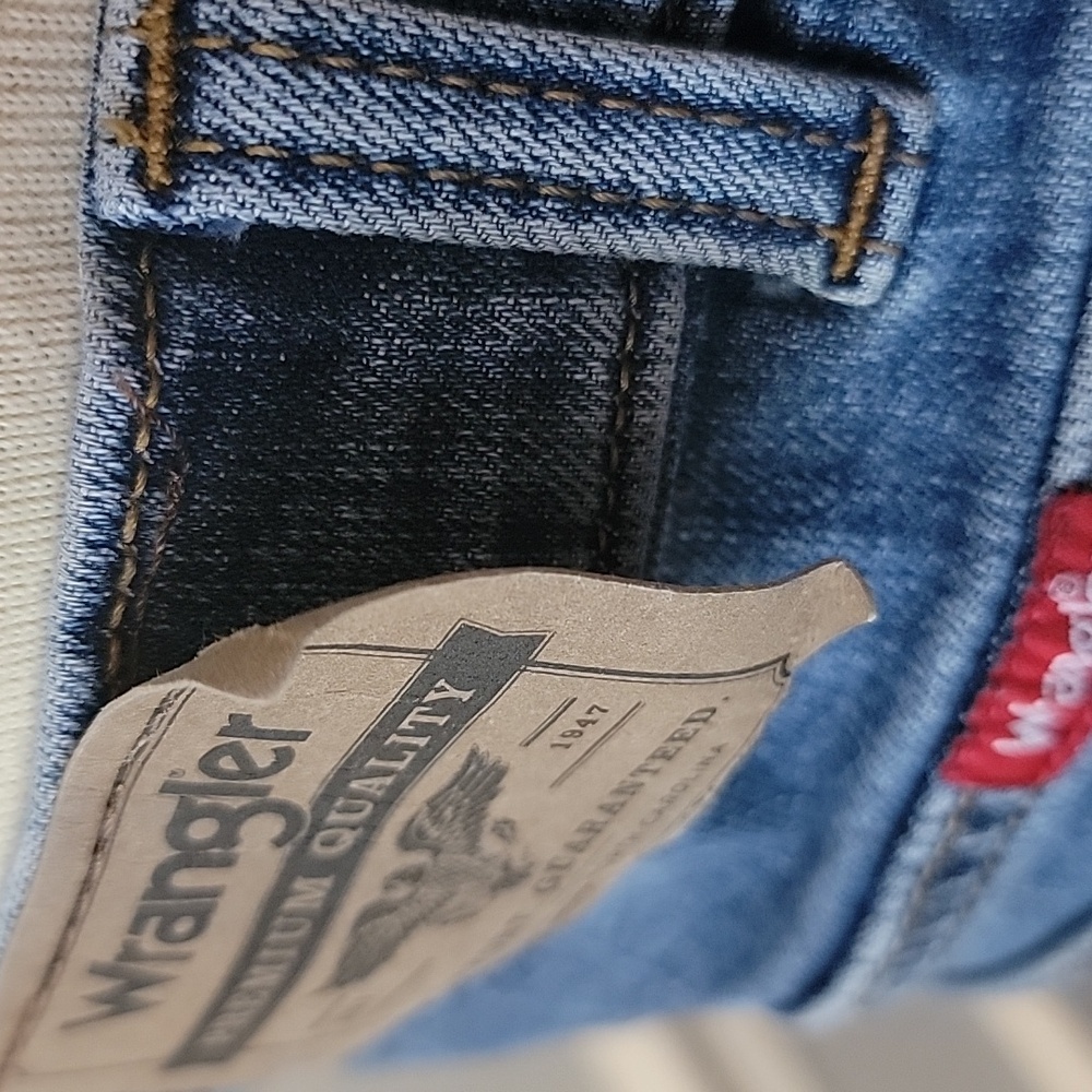 WRANGLER Boy's Classic Boot Medium Wash Basic Casual Bootcut Denim‎ Jeans 16R - Picture 8 of 8